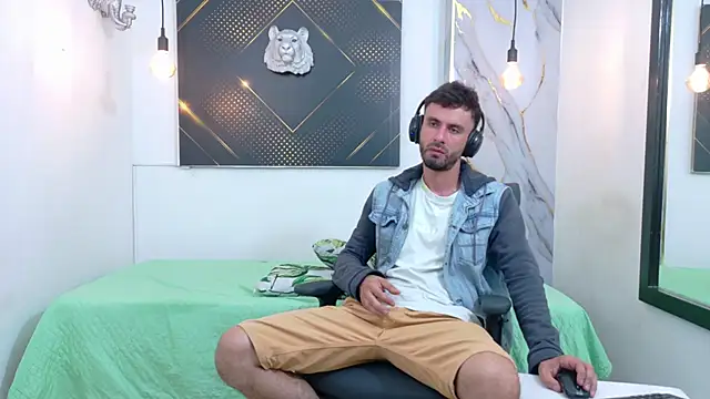 Snapshot of KingOfTemptation chatting on June 2026 04:03:01 AM KingOfTemptation online show from June 2026 04:03:01 AM