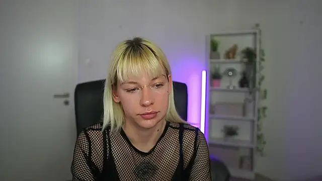 NadiaTiger18 online show from March 2026 07:50:01 PM