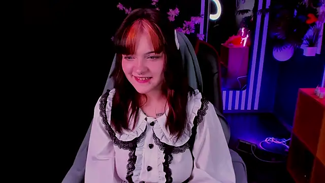EsterTwilight online show from May 2026 09:11:02 PM