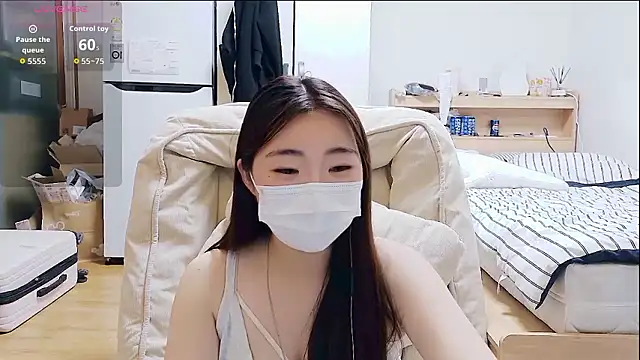 Berry Chuu online show from May 2026 06:11:02 PM