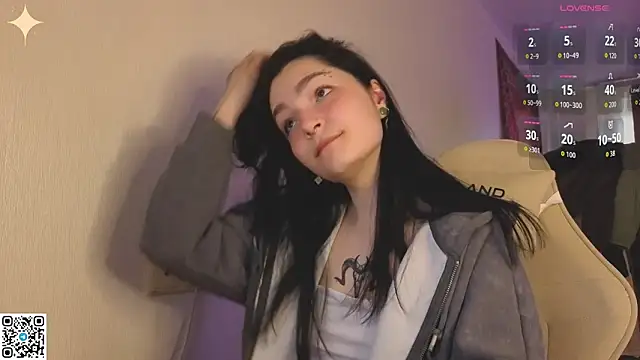 Snapshot of Luna_Moon13 chatting on April 2026 01:00:01 AM Luna Moon13 online show from April 2026 01:00:01 AM