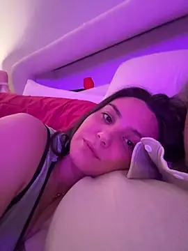 Snapshot of Magentavixen21 chatting on March 2026 03:21:01 AM Magentavixen21 online show from March 2026 03:21:01 AM