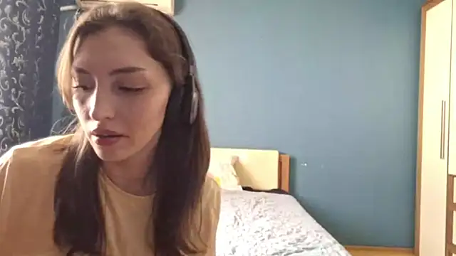CindyLight online show from April 2026 02:21:01 PM