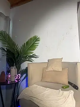 MiaFoxie  online show from April 2026 04:00:01 PM