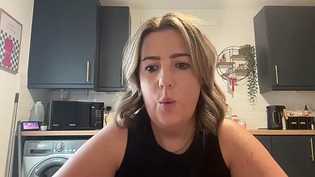 annabellewarick online show from July 2026 07:10:01 PM