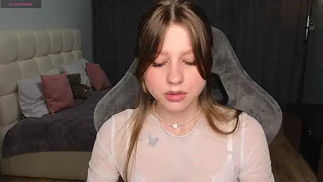 Kristy Bell1 online show from April 2026 10:05:02 PM