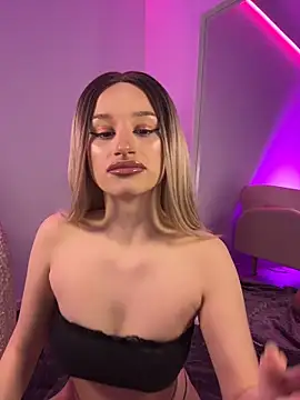 ScarletFlameee online show from April 2026 06:05:02 AM