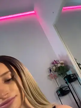 ScarletFlameee online show from May 2026 05:37:02 AM