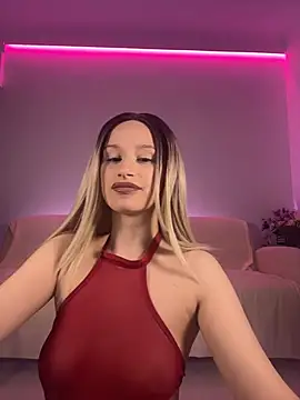 ScarletFlameee online show from April 2026 07:42:01 PM