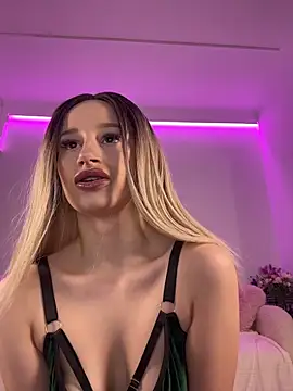 ScarletFlameee online show from March 2026 09:09:01 PM