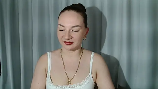 Snapshot of Belle_Fiesta chatting on April 2026 10:39:02 PM Belle Fiesta online show from April 2026 10:39:02 PM