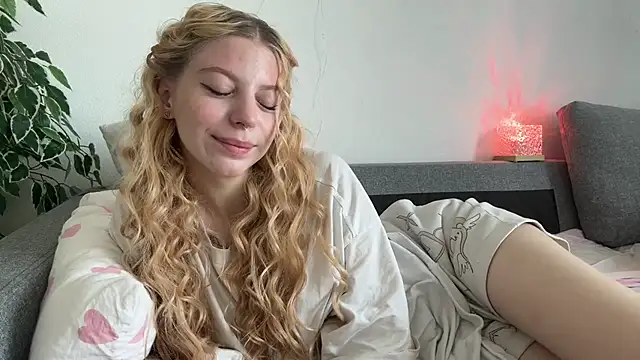 Fanny Fresh online show from August 2026 09:07:01 AM