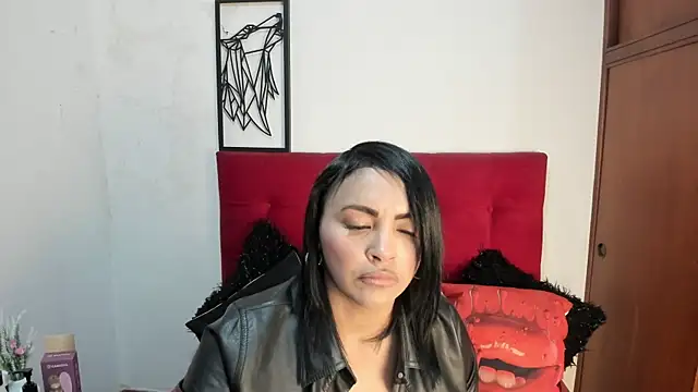 EstrellaSmmith online show from July 2026 07:33:02 PM