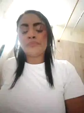 EstrellaSmmith online show from May 2026 09:01:02 PM