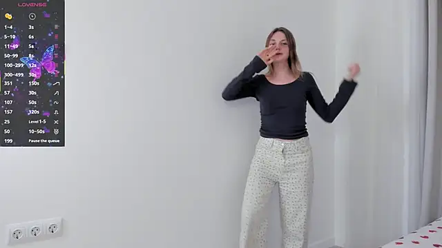 ErinnPieloch online show from April 2026 07:06:02 PM