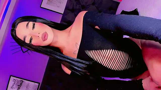 IssabellaIzzy online show from May 2026 01:04:01 PM