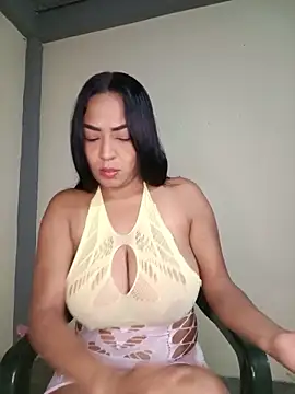 Snapshot of Carolinna chatting on May 2026 02:04:02 PM Carolinna online show from May 2026 02:04:02 PM