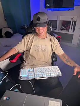 AngelLatinBoy online show from April 2026 02:35:01 AM