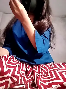 Divya3107 online show from March 2026 03:28:01 AM
