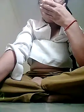 Divya3107 online show from April 2026 03:24:01 PM