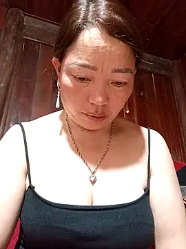 Yellow-pink online show from April 2026 06:30:02 PM