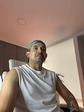 TroyeSavage online show from April 2026 09:53:01 PM