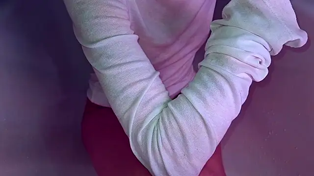 very strange things online show from April 2026 05:25:01 AM