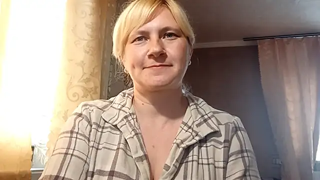 Snapshot of DiamondLady555 chatting on May 2026 10:21:02 AM DiamondLady555 online show from May 2026 10:21:02 AM