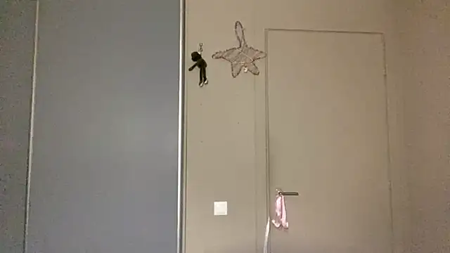 JonnaSzerszen online show from April 2026 05:25:01 PM