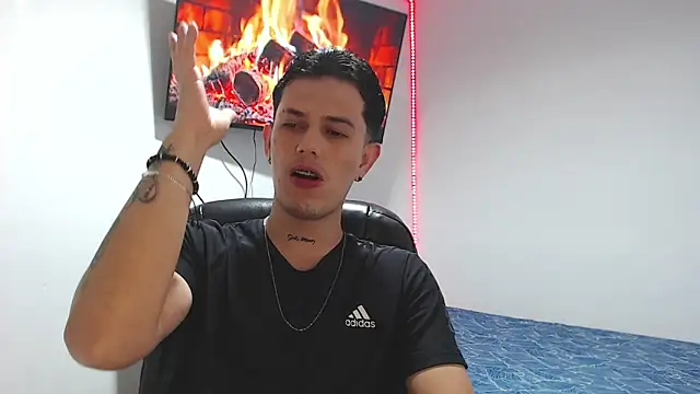 JUAN CAMILOXXX online show from April 2026 03:52:01 AM