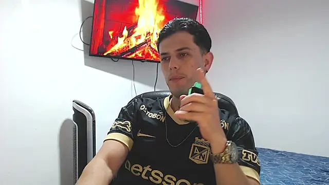 JUAN CAMILOXXX online show from April 2026 05:04:01 AM