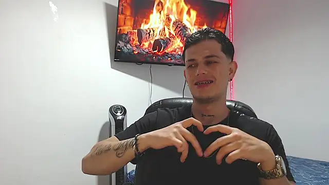 JUAN CAMILOXXX online show from April 2026 04:30:01 AM