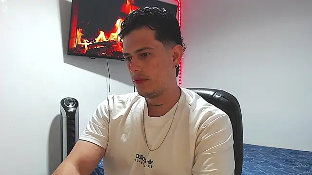 JUAN CAMILOXXX online show from March 2026 03:17:01 AM