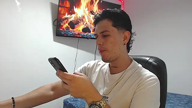 JUAN CAMILOXXX online show from April 2026 03:51:01 AM