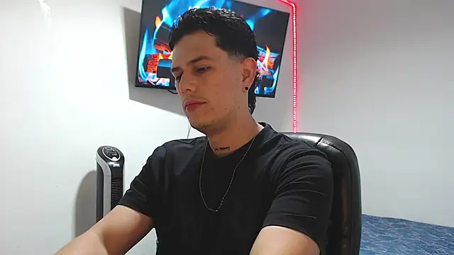 JUAN CAMILOXXX online show from April 2026 02:29:01 AM