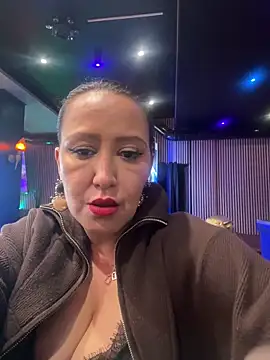Shylyy25 online show from May 2026 04:27:01 PM