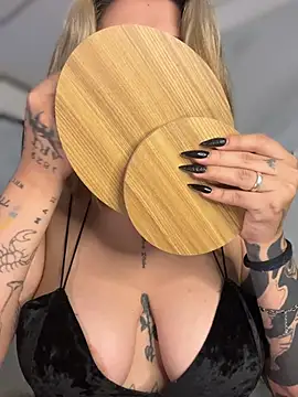 CarolQueen1  online show from March 2026 01:01:01 PM