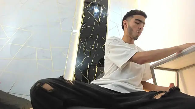 Valentin Lux online show from March 2026 03:01:01 AM