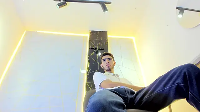 Valentin Lux online show from March 2026 03:38:01 AM