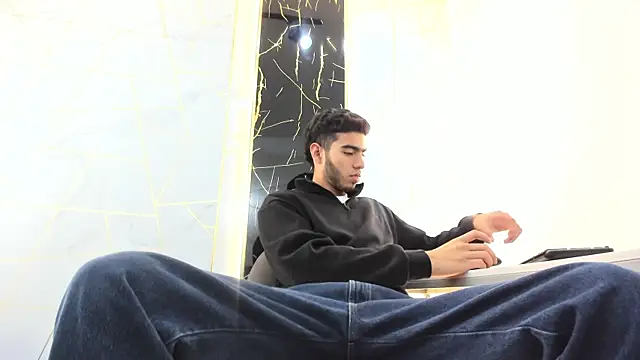 Valentin Lux online show from March 2026 03:17:01 AM