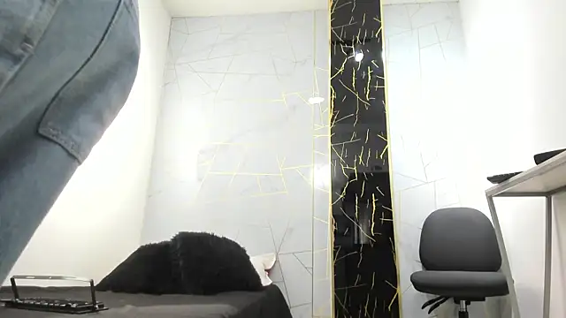 Valentin Lux online show from April 2026 03:30:01 AM