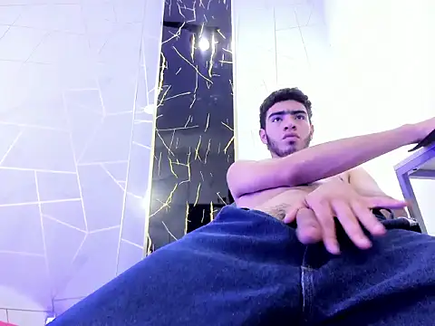 Valentin Lux online show from March 2026 08:26:33 AM