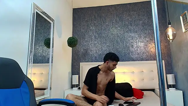 Valentin Lux online show from March 2026 03:32:01 AM