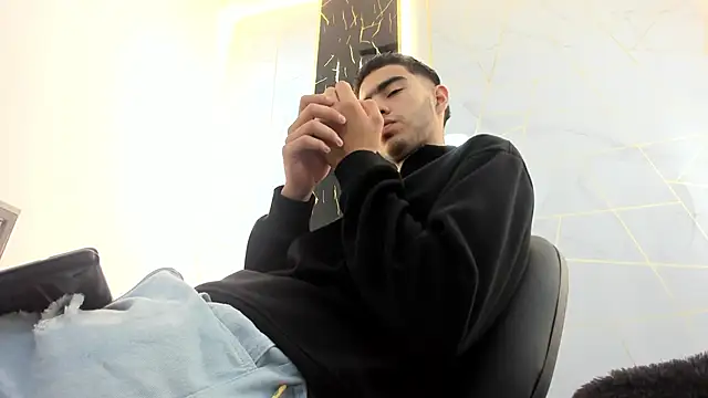 Valentin Lux online show from April 2026 02:14:02 AM