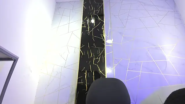 Valentin Lux online show from April 2026 03:00:02 AM