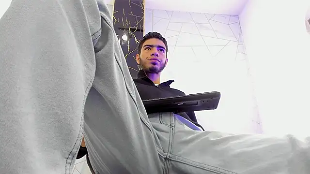 Valentin Lux online show from April 2026 03:02:02 AM