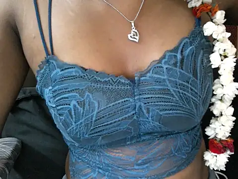 Couplehot00 online show from April 2026 07:12:01 AM