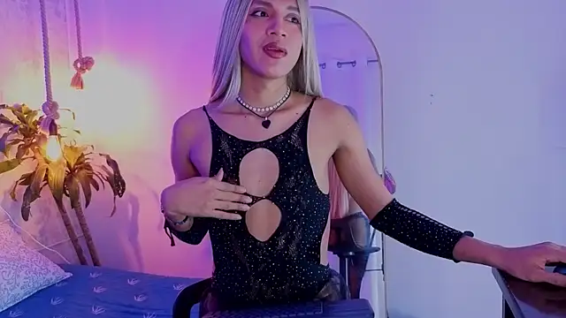 Snapshot of july_quinzel chatting on June 2026 02:53:01 AM july quinzel online show from June 2026 02:53:01 AM
