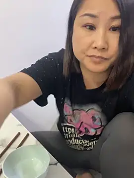 xiaoyi-10 online show from April 2026 01:37:01 PM