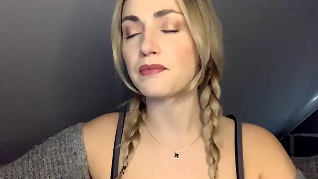 ScarlettSensitive online show from April 2026 02:18:01 PM